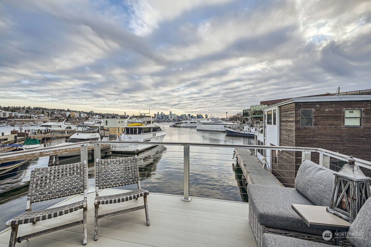 2309 N Northlake Way, #4