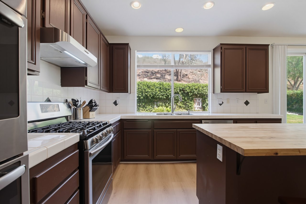 3350 Avocado Vista Ln