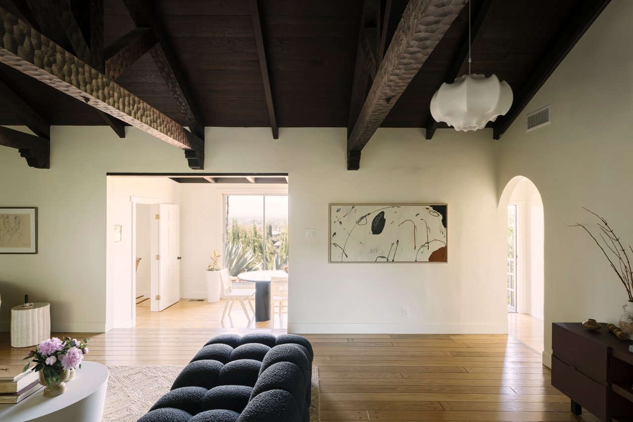 11764 Laurelcrest Drive in Studio City