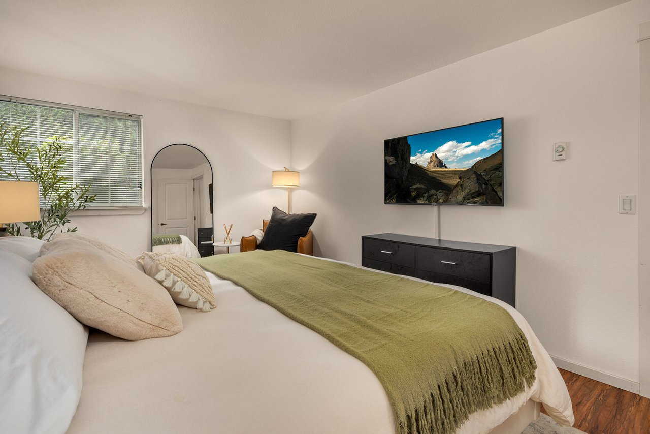 215 9th Street Unit: D102