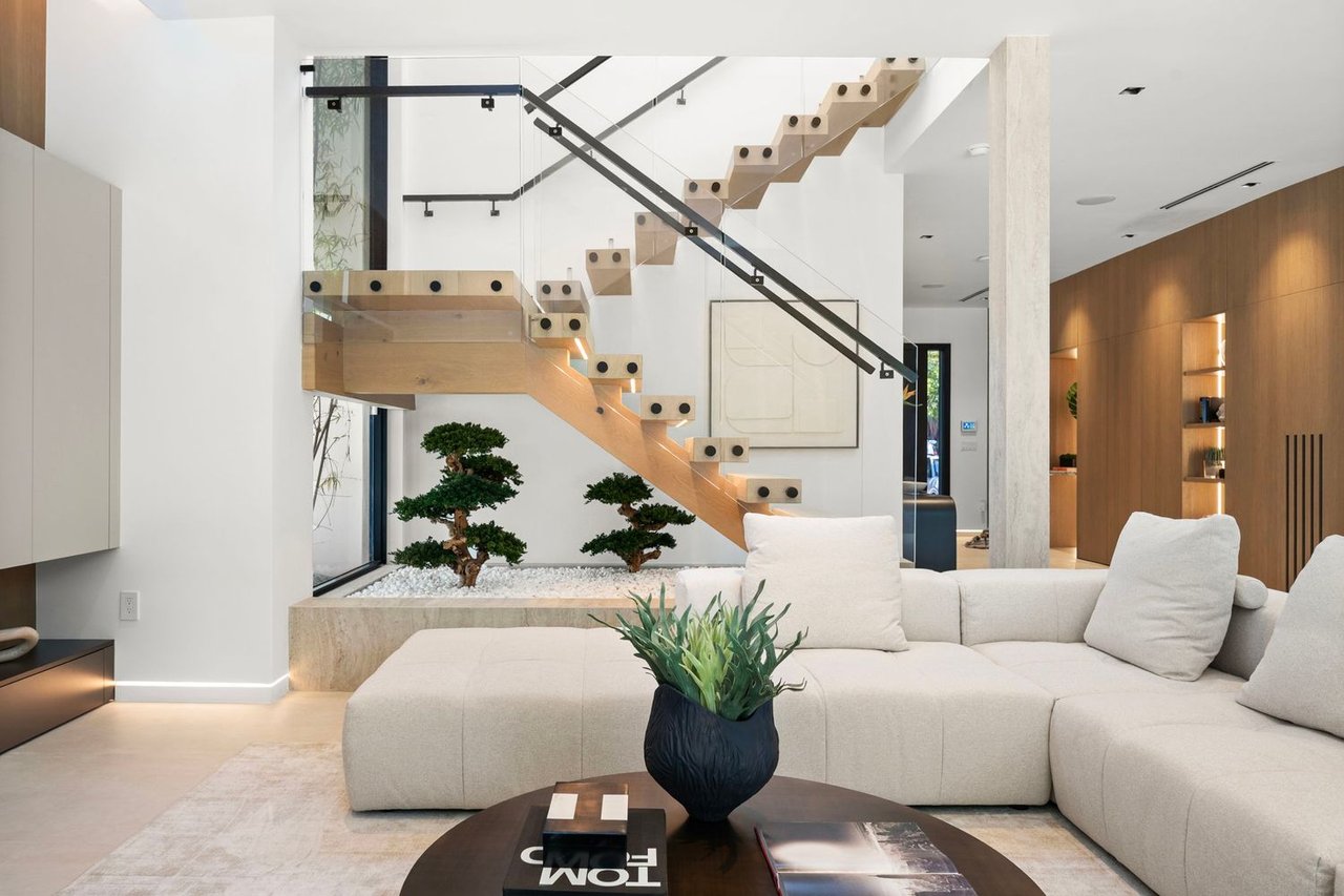325 W 63rd St