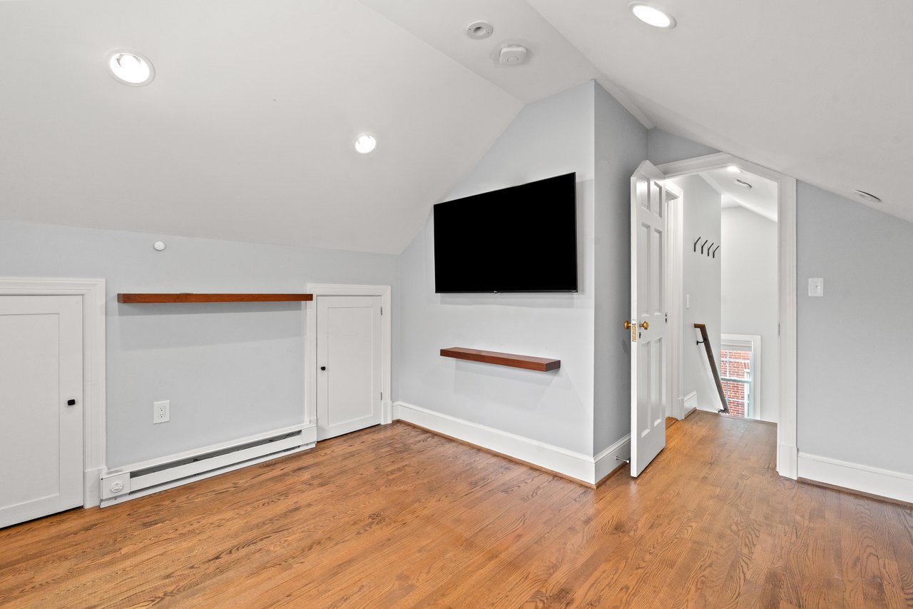 21 W Oak Street