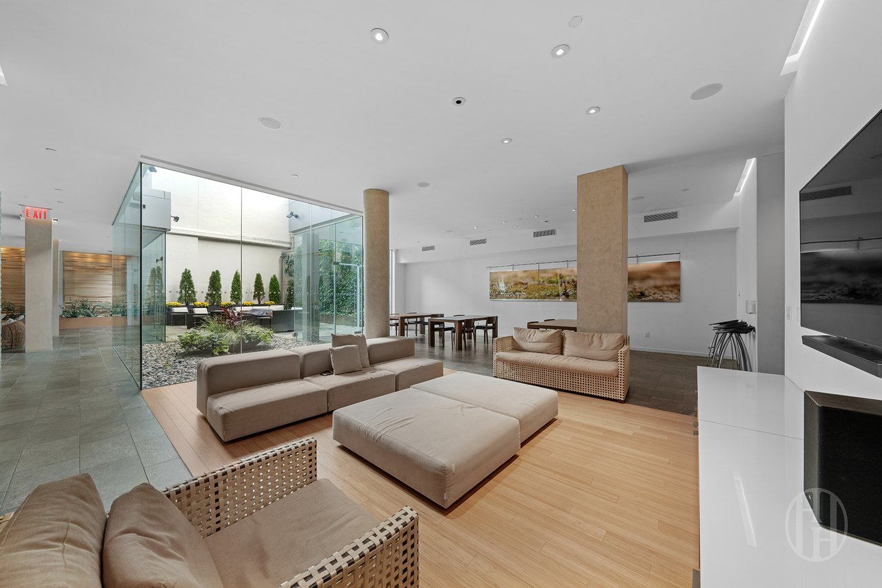 303 E 33rd Street 2-L