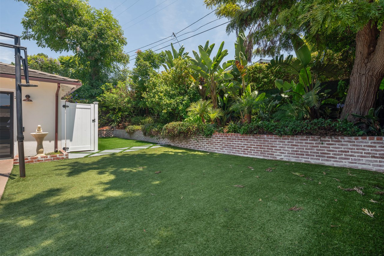 2116 Palos Verdes Drive W