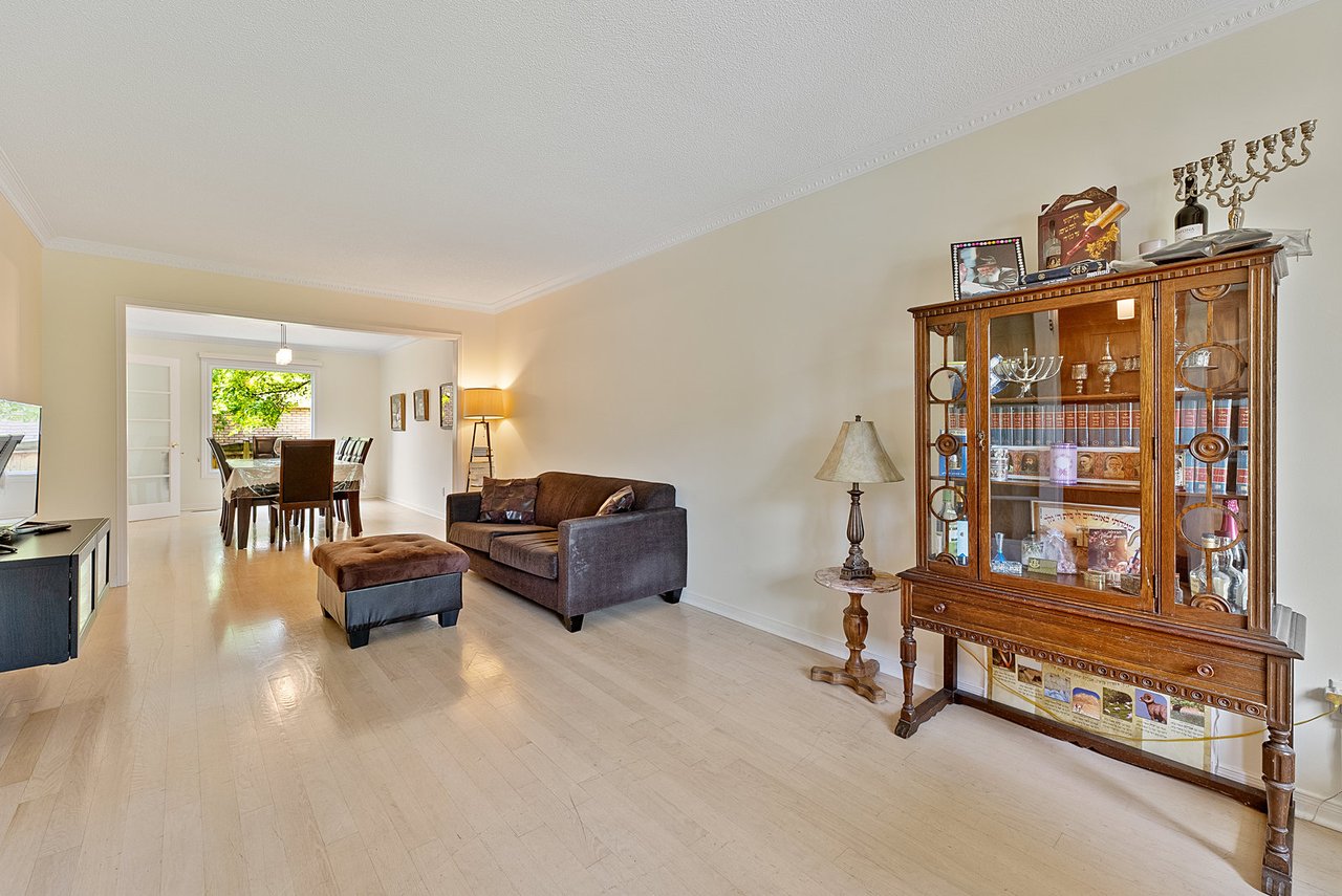 28 Thornway Ave