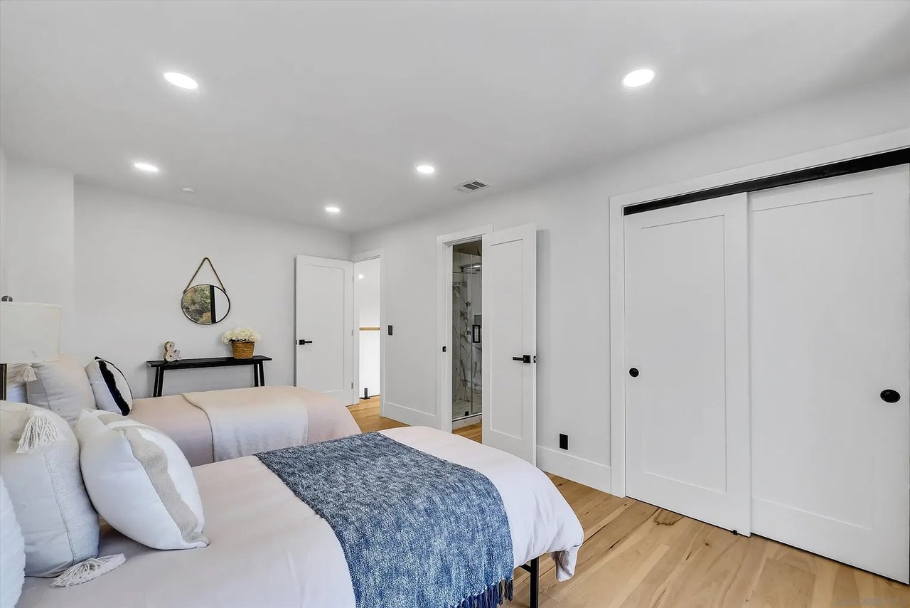 2241 Avenida Salvador