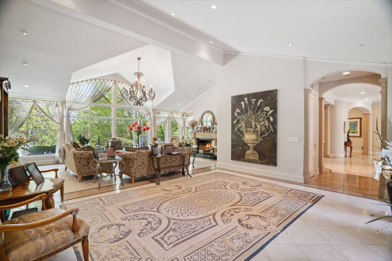 Prestigious Riverview Drive