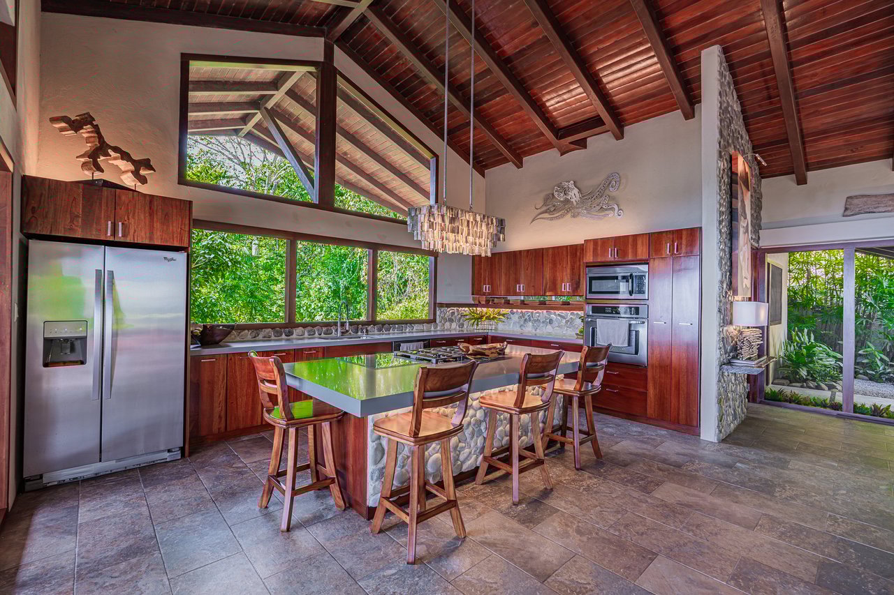 CasaPor Fin,Where the Rainforest Meets the Sea - Oceanview Luxury Estate