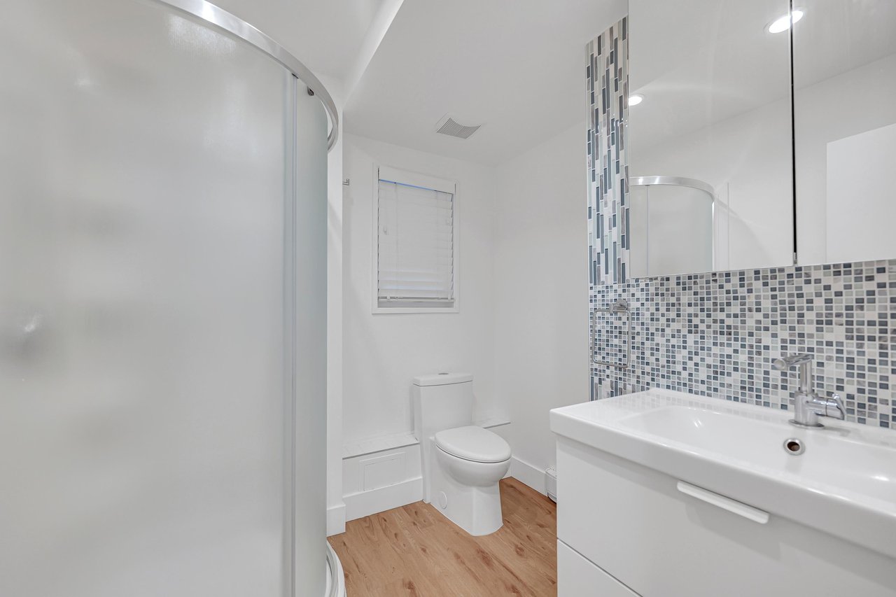 2554 Jura Cres