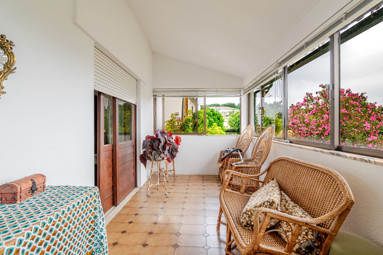Rustic Four-Bedroom House with Private Land in Folhadela, Vila Real