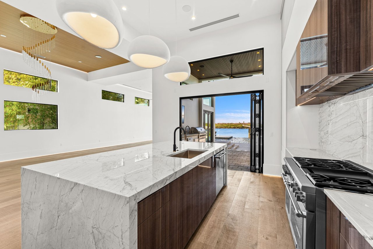 1194 N Peninsula Ave New Smyrna Beach, FL 32169