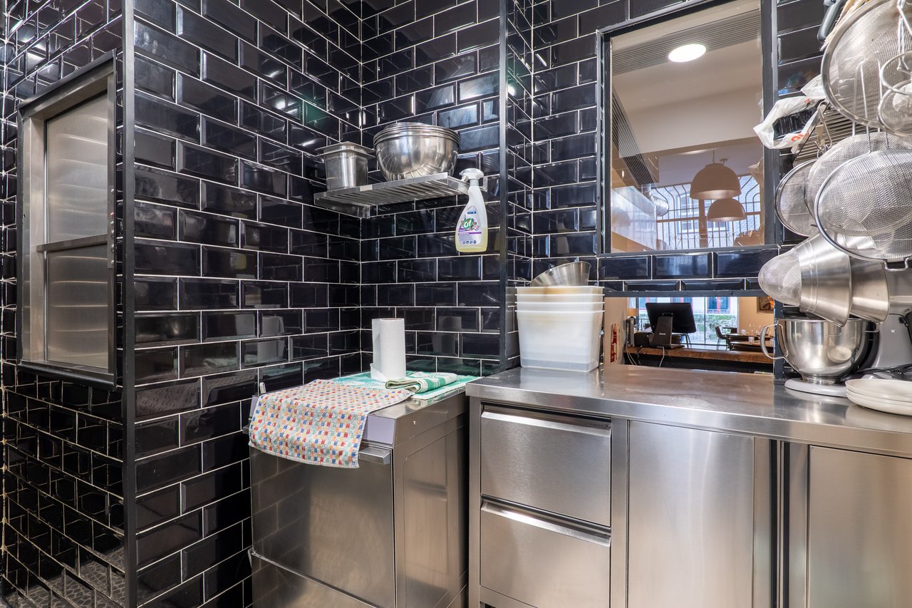 Prime Fine-Dining Restaurant Business Transfer (“Trespasse”) in Central Porto