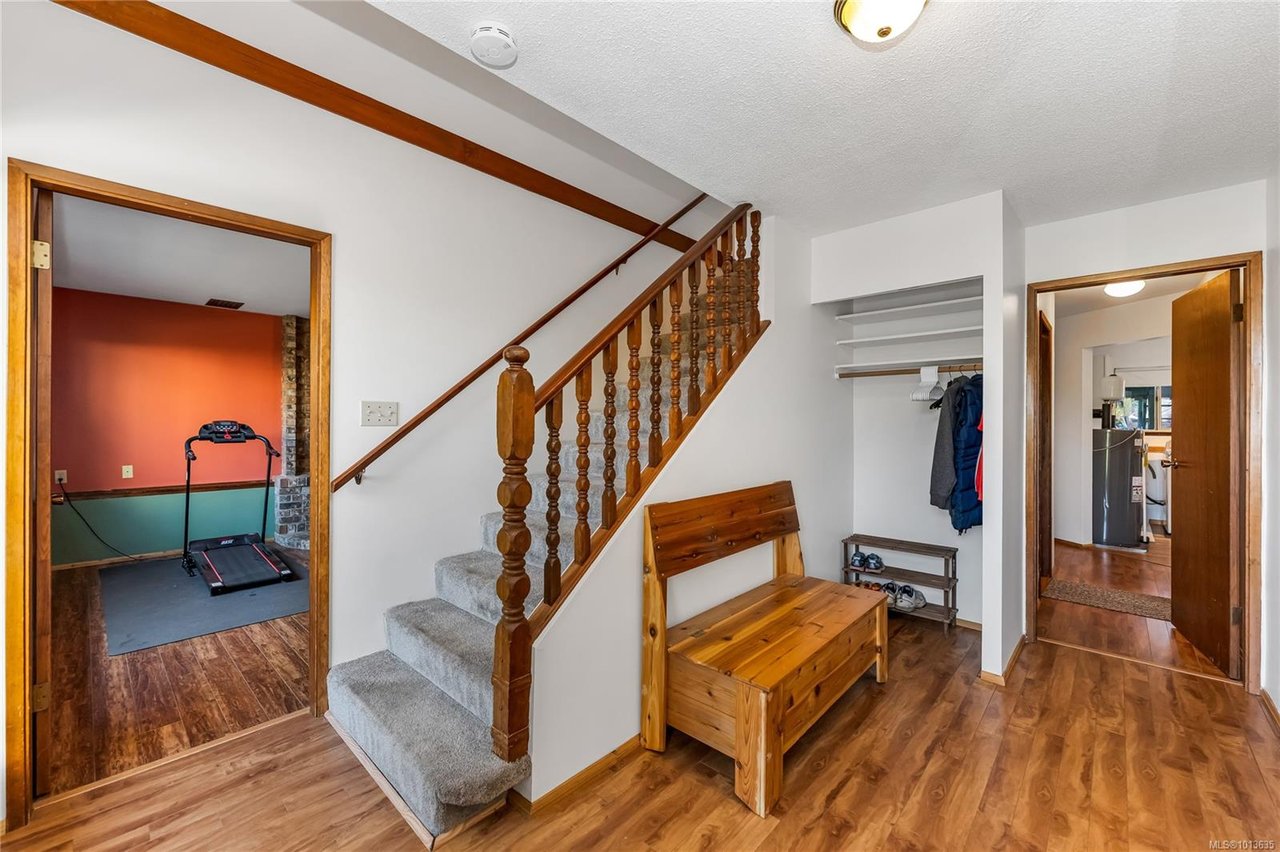 7678 Grieve Cres