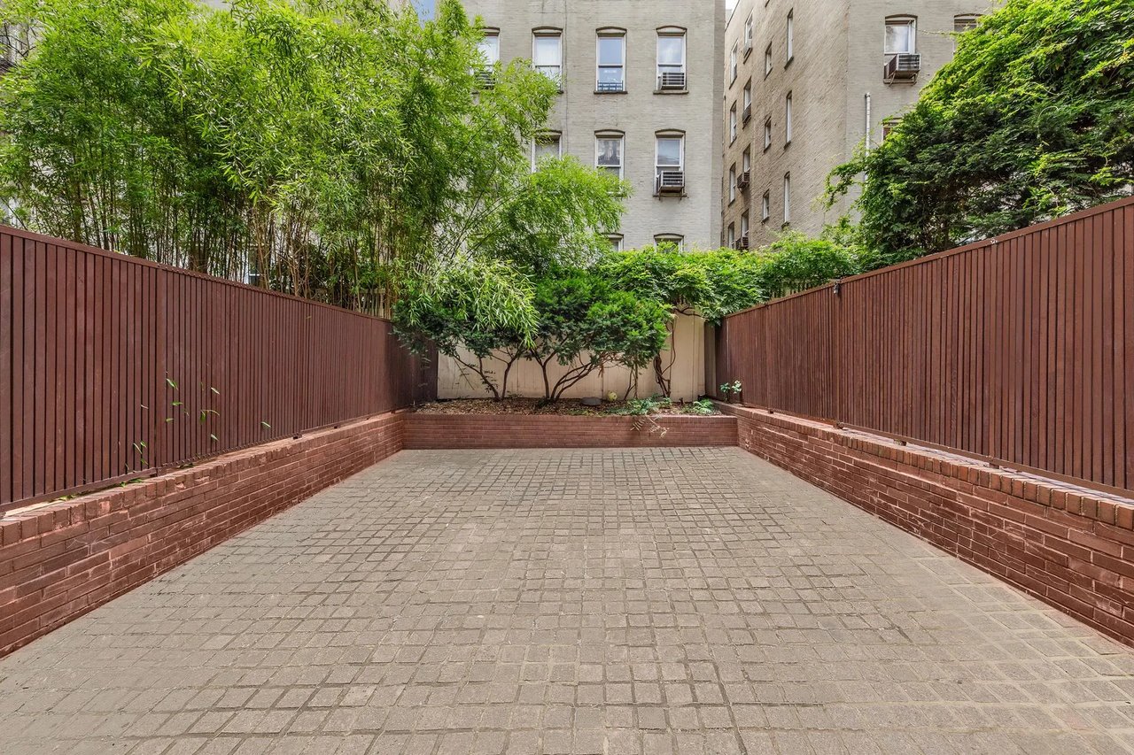 232 E 67th St Maisonette