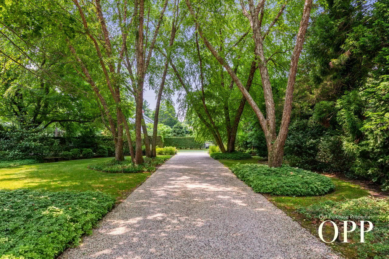 HIGHEST NON-WATERFRONT SALE IN BELLPORT VILLAGE
