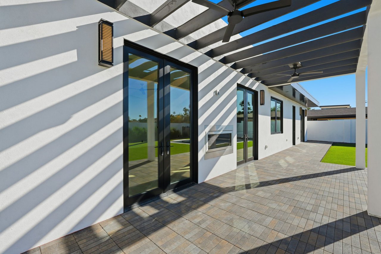 3106 N VALENCIA Lane