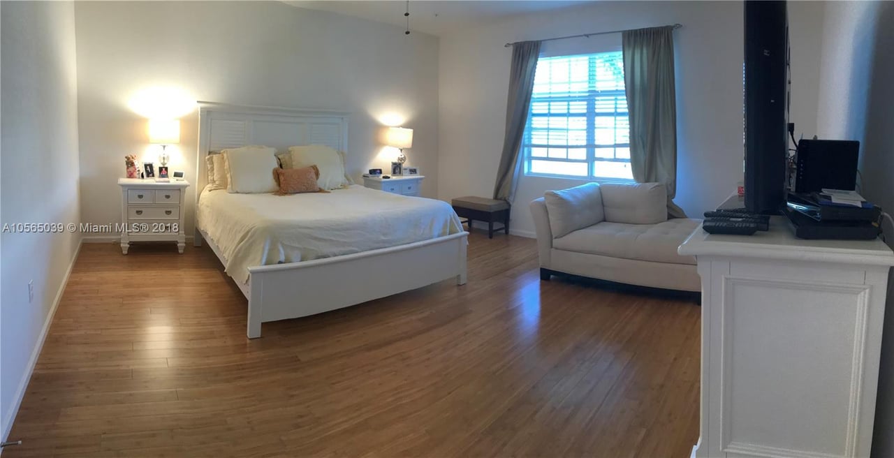 239 SW 7th St