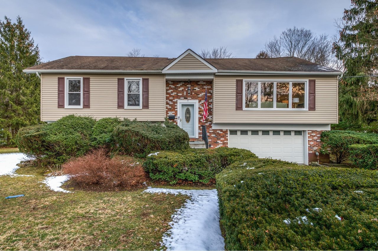 7 Edgemont Cir