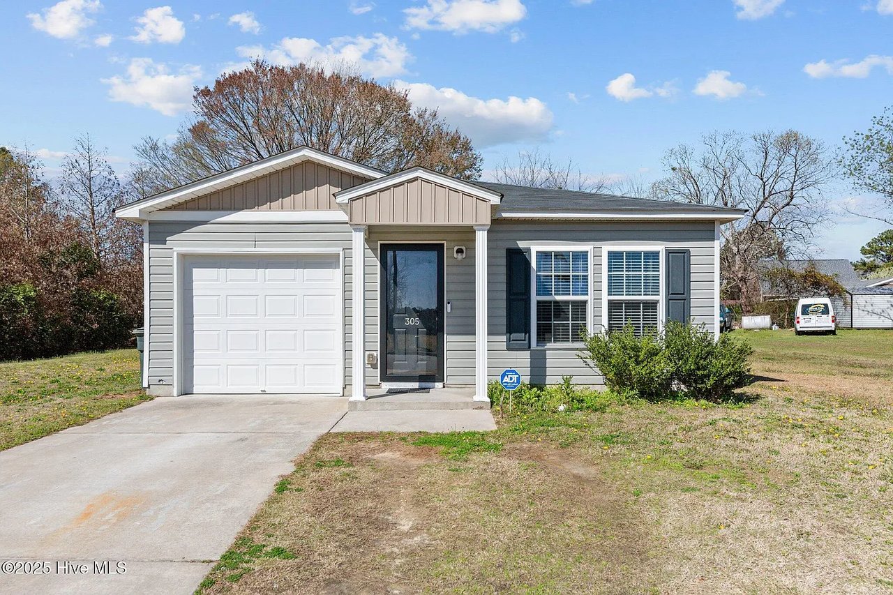 305 Academy Dr