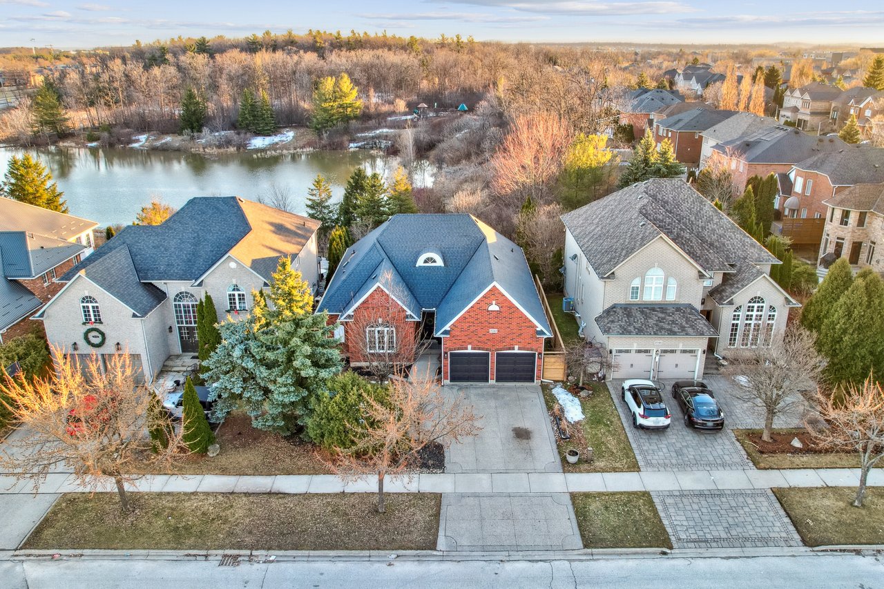 Beautiful Bungalow Backing on Ravine & Pond!