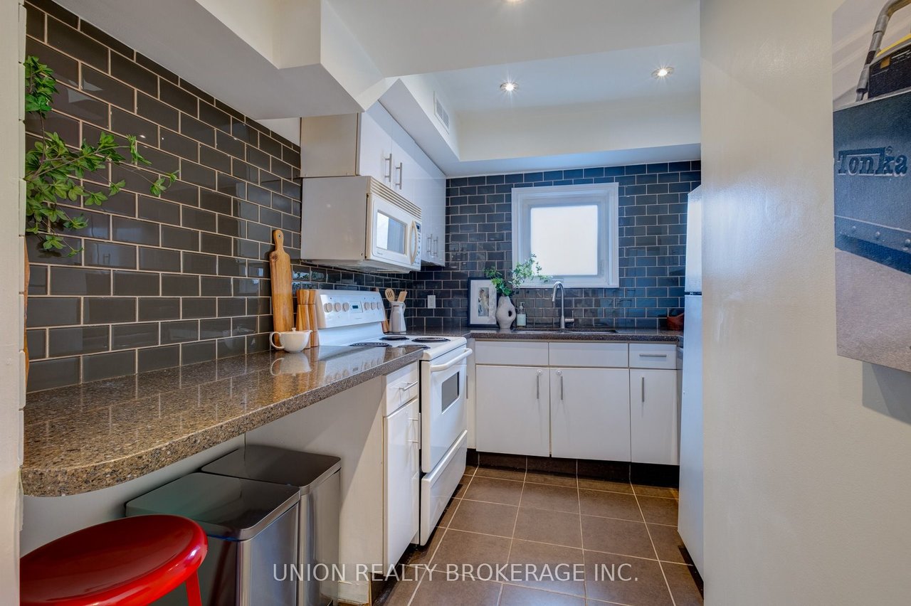 2357 Queen St E, Ste 4