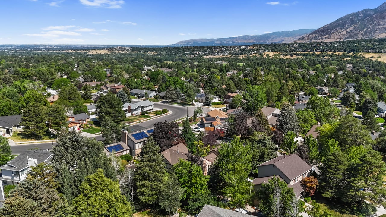 8916 S Cobble Crest Ln