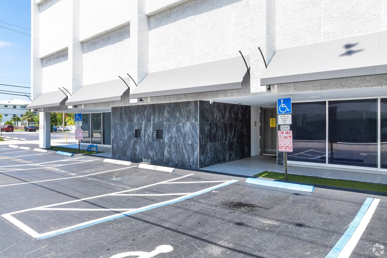 2425 Office Plaza