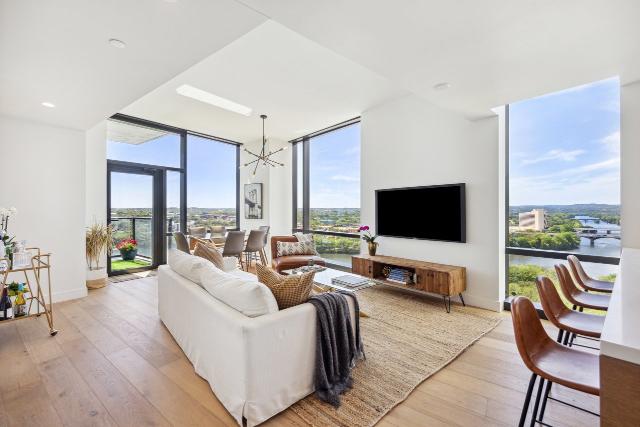 70 Rainey Street, Unit 1402