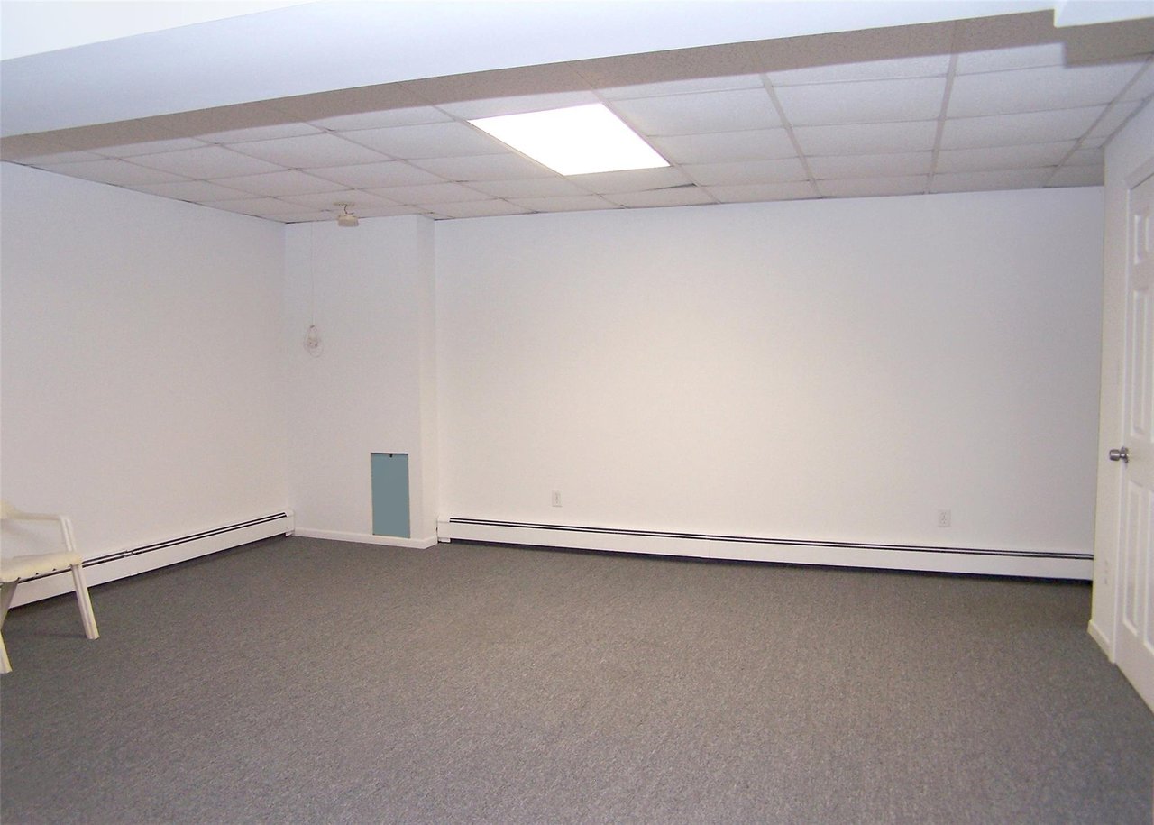 220 Bellport Ave