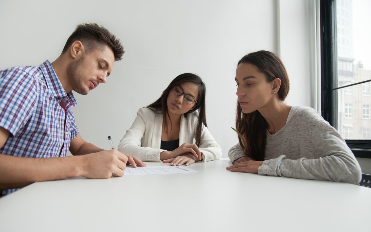 When and How to Use a Realtor During Divorce