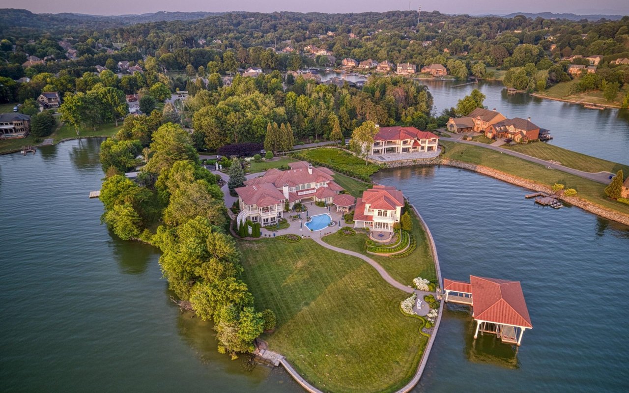 Wallace Luxury Spotlight | An Architectural Masterpiece in Knoxville TN