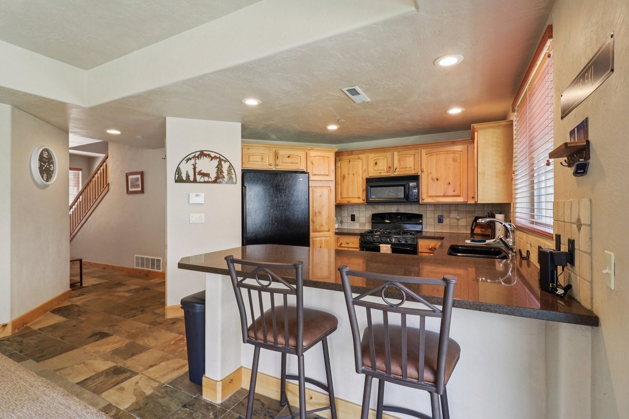 6010 N Fox Pointe