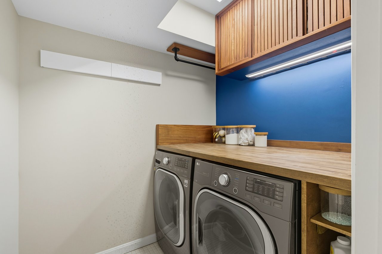 Turnkey 2 Bed Townhome plus Den & Designer Finishes 