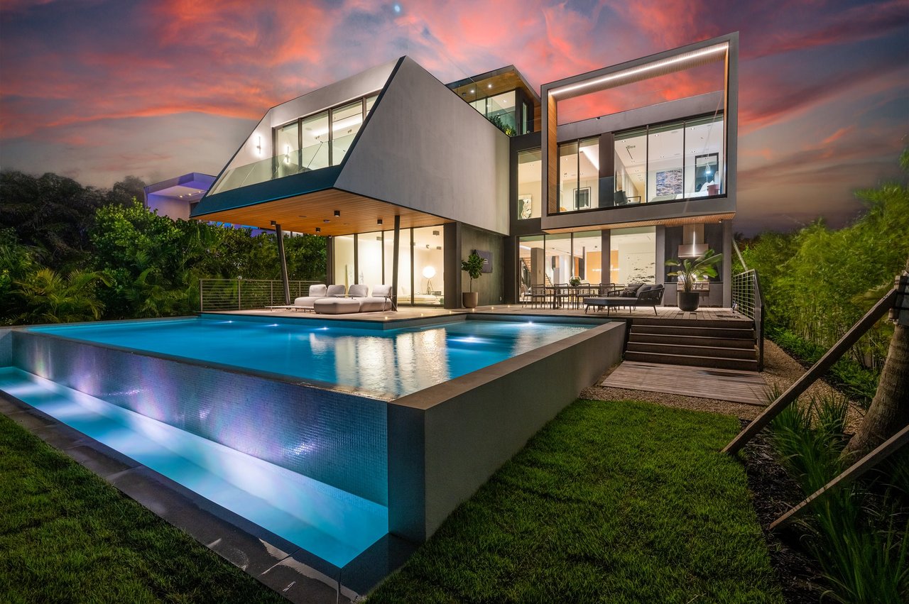 February 2025 | Sabal Development, led by Pascal Nicolai, Finalizes $20.6 Million Sale of Exquisite Venetian Island Estate