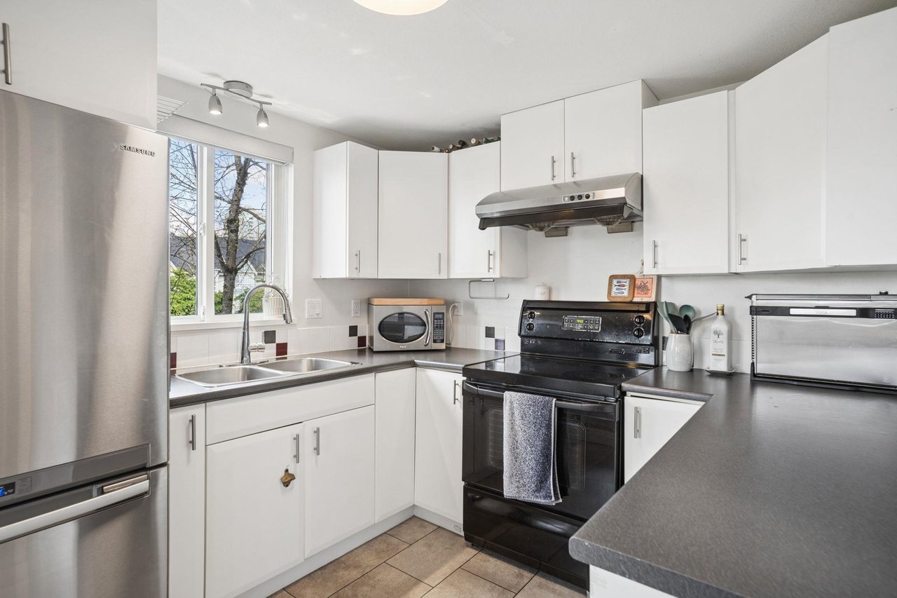 304-6833 Village Green Unit: 304