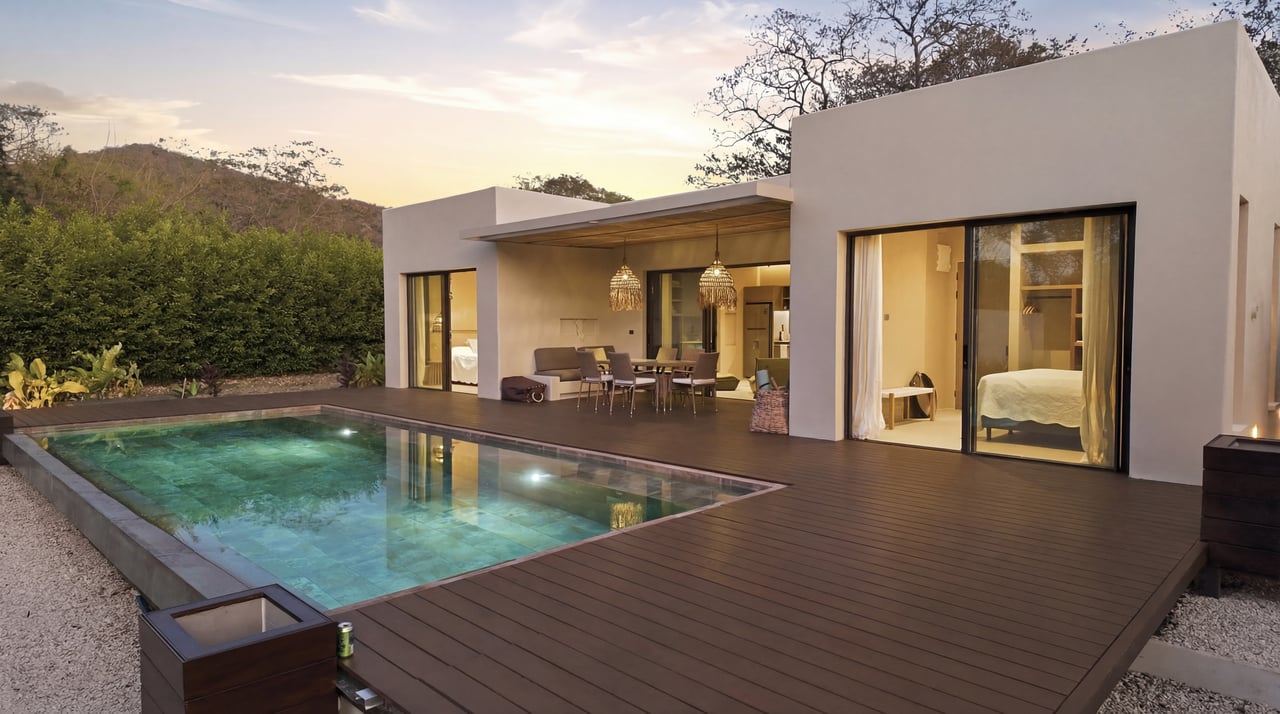 SANTA FE MODERN HOME IN CATALINA COVE | 5,410 M² LOT NEAR BEACHES