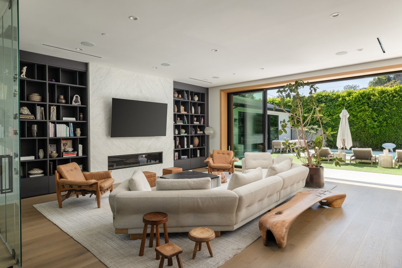 455 N Bundy Dr, Brentwood