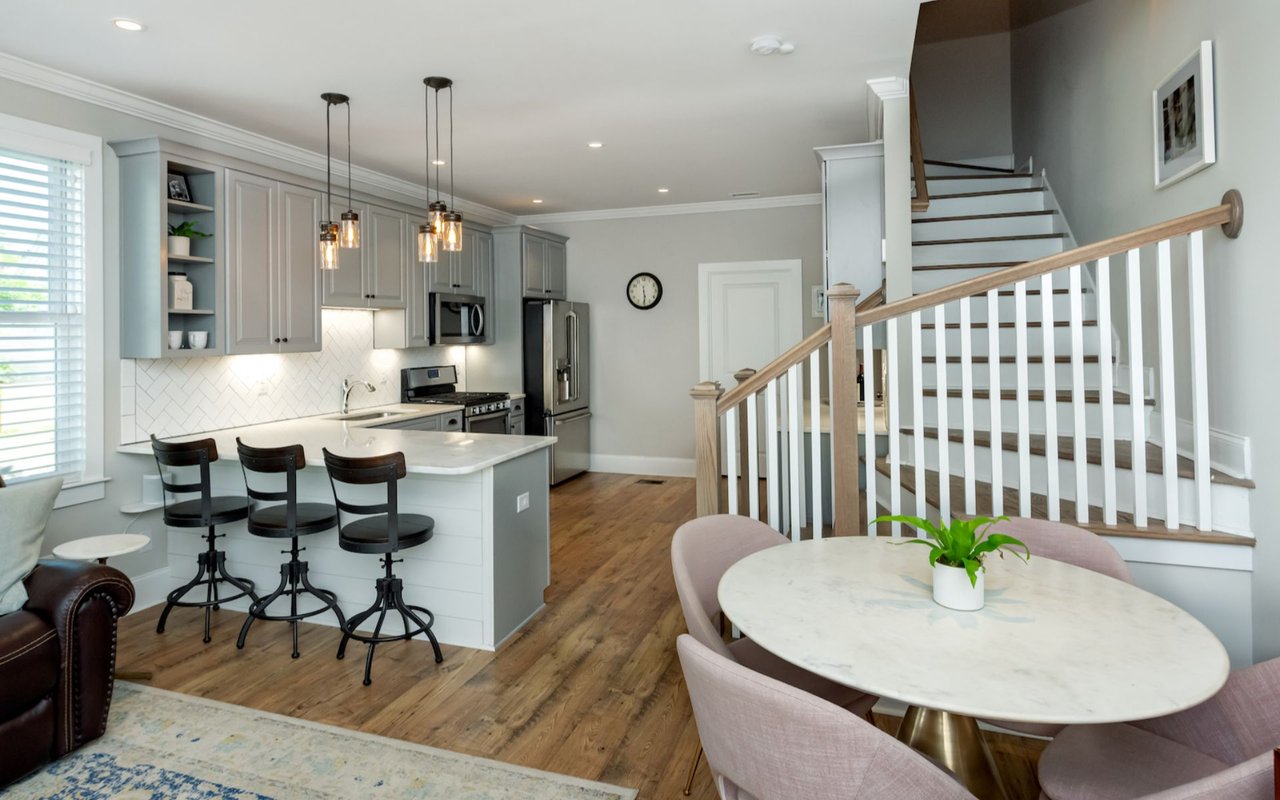 Downtown Charleston Home – 62 Dereef Court