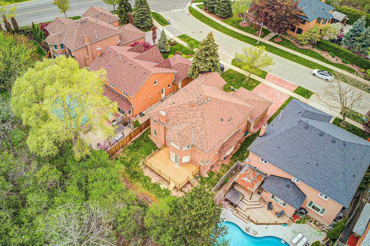 1126 Berkshire Crt