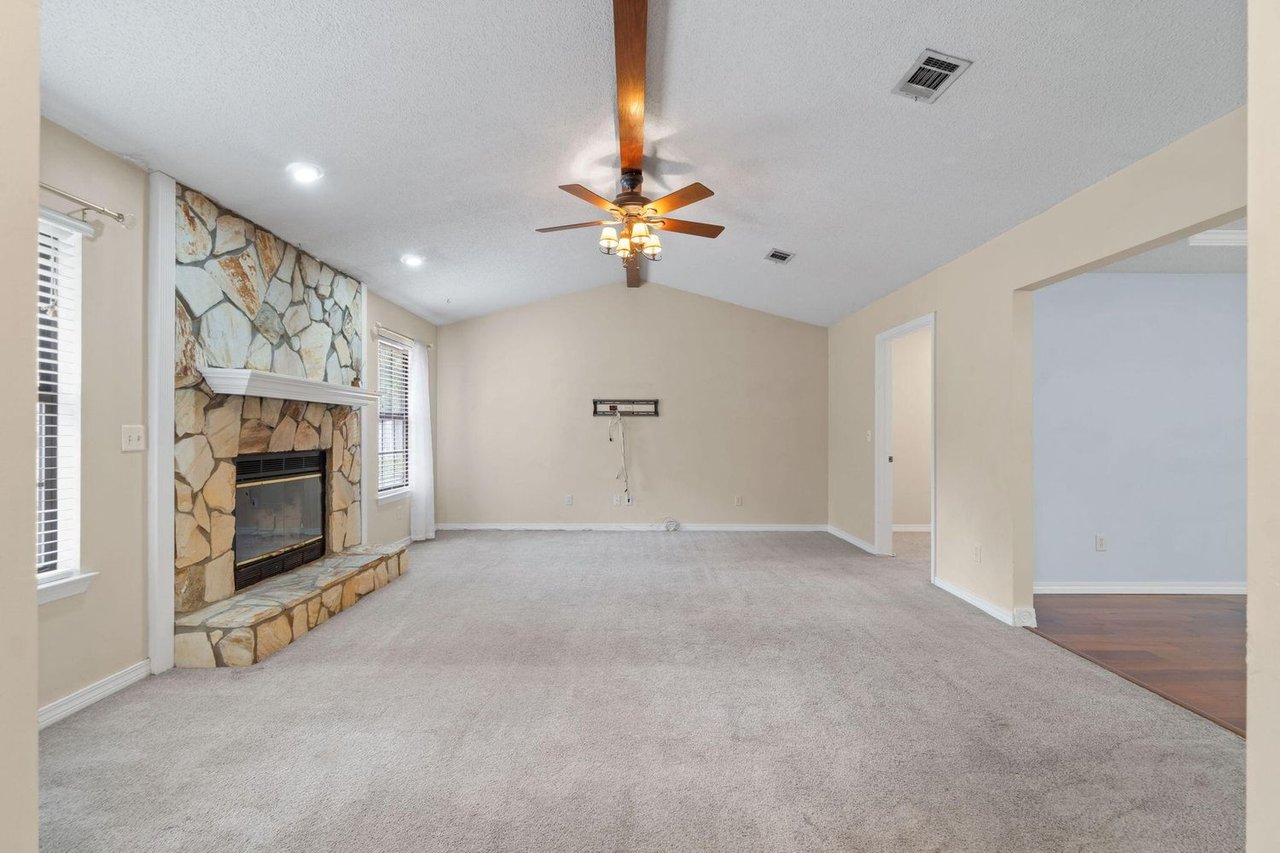 124 Meadow Woods Ln