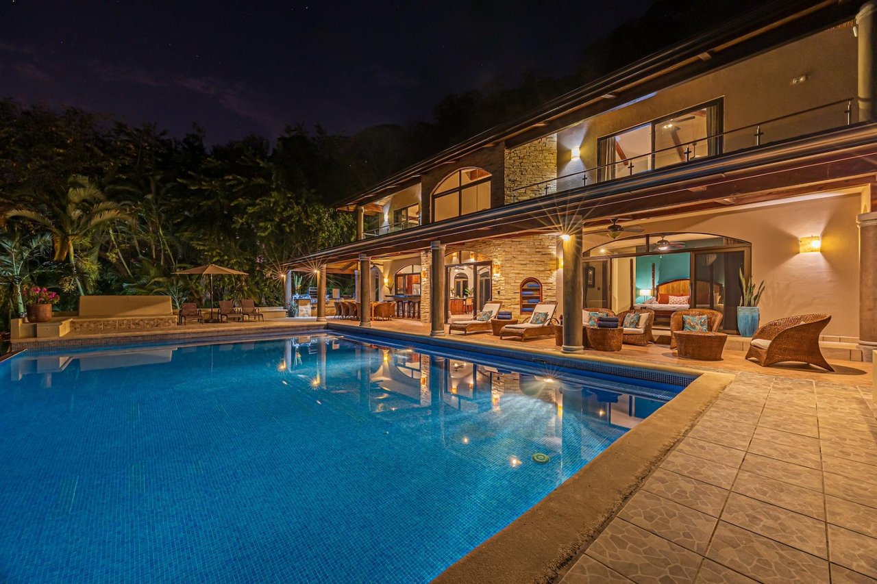 Colonial Oceanfront Rental Estate, Dominical, Puntarenas