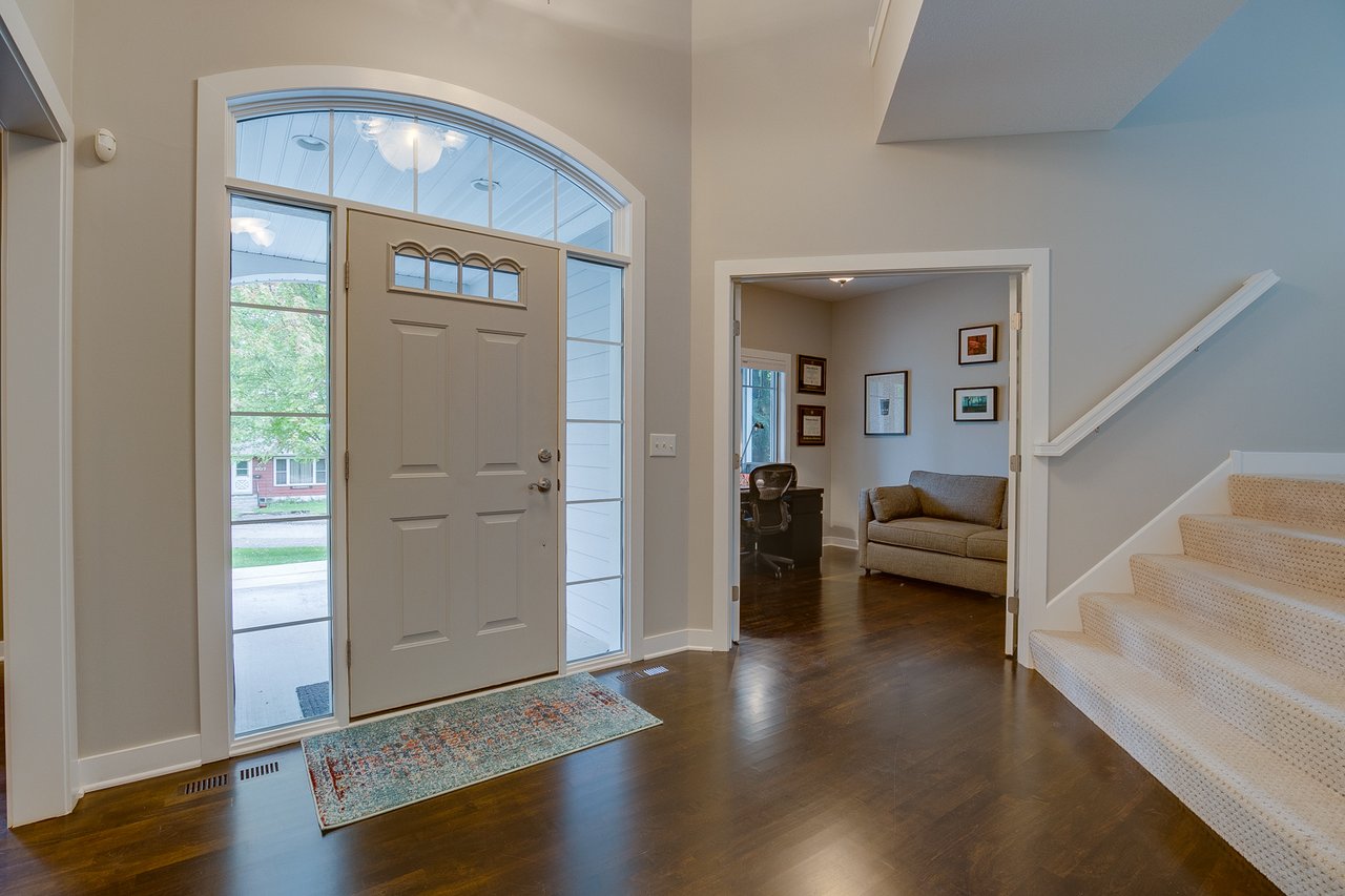 Renovated 2-Story, Walkable to Downtown Wayzata