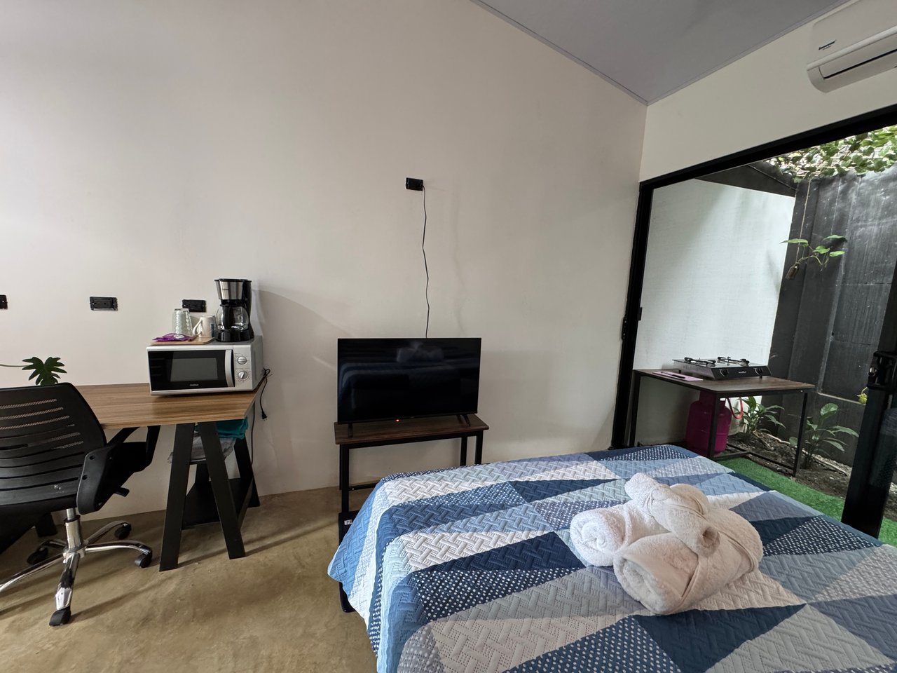 0.11 ACRES – 5 Cabinas Plus Room To Add More In Heart Of Uvita, Walk To Everything!!!!