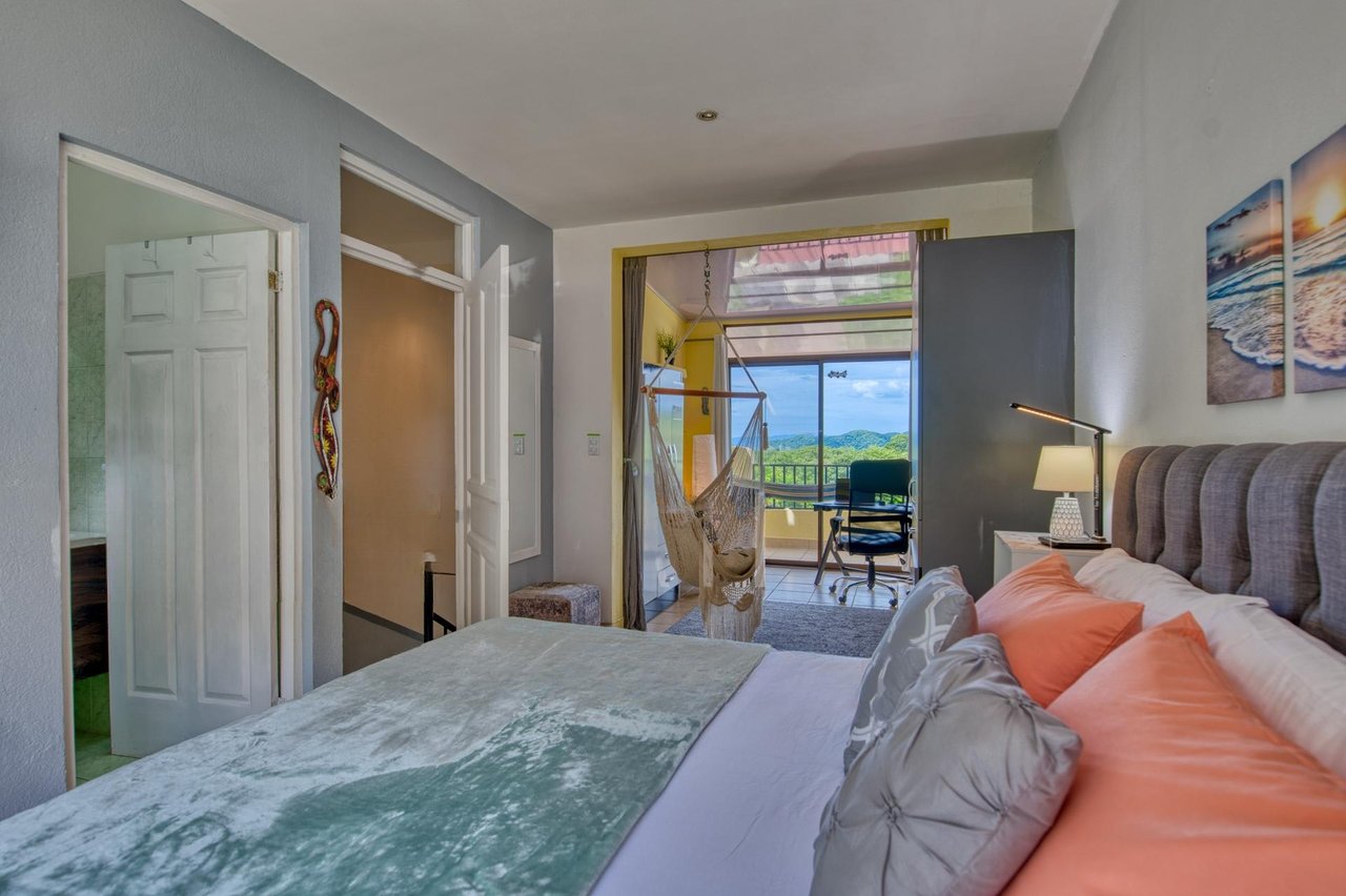 Vista Perfecta Unit 7: Oceanview One-Bedroom Oasis