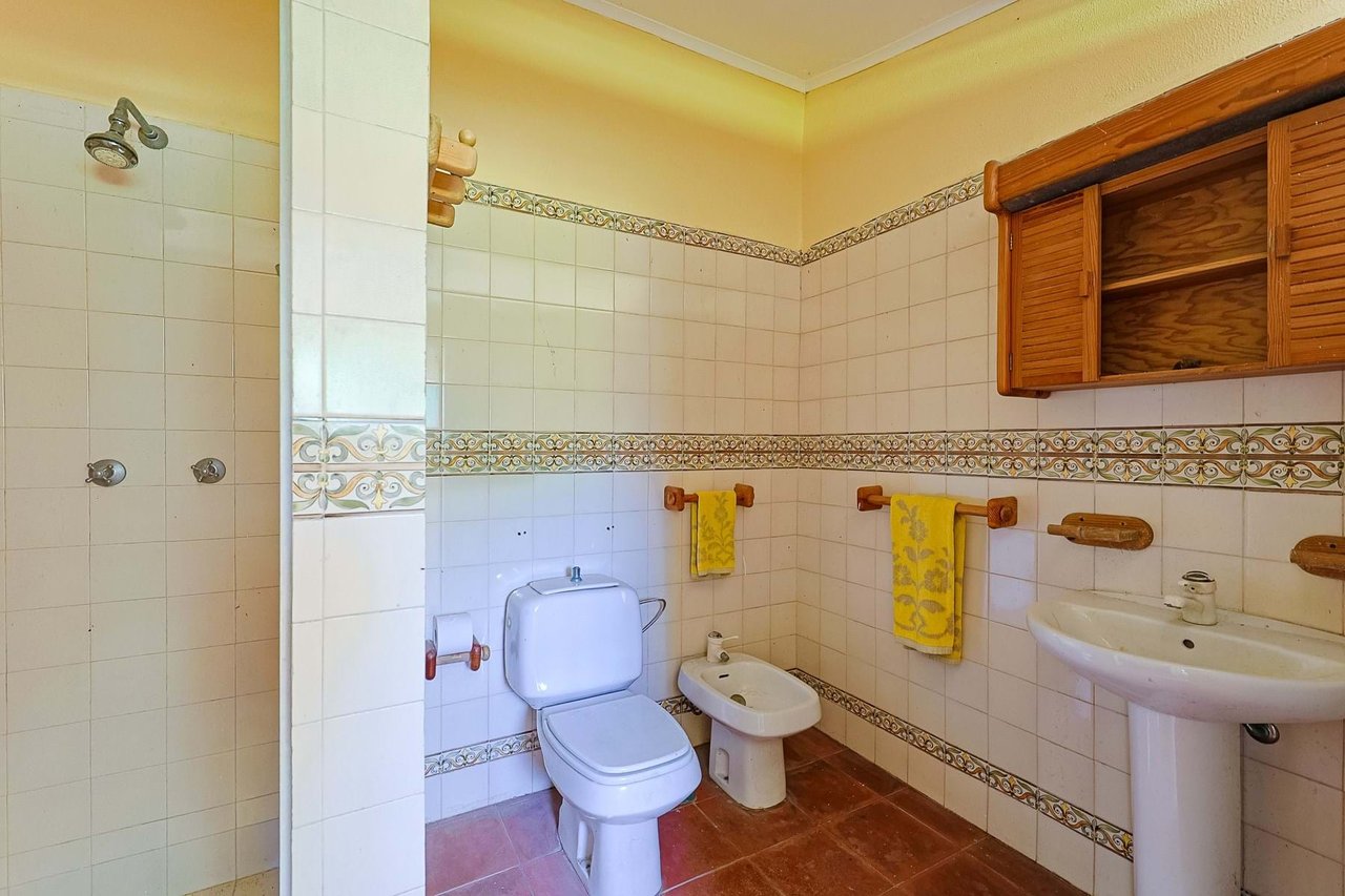 Exclusive Family Villa with Expansive Gardens Near Sintra’s UNESCO Heritage Centre