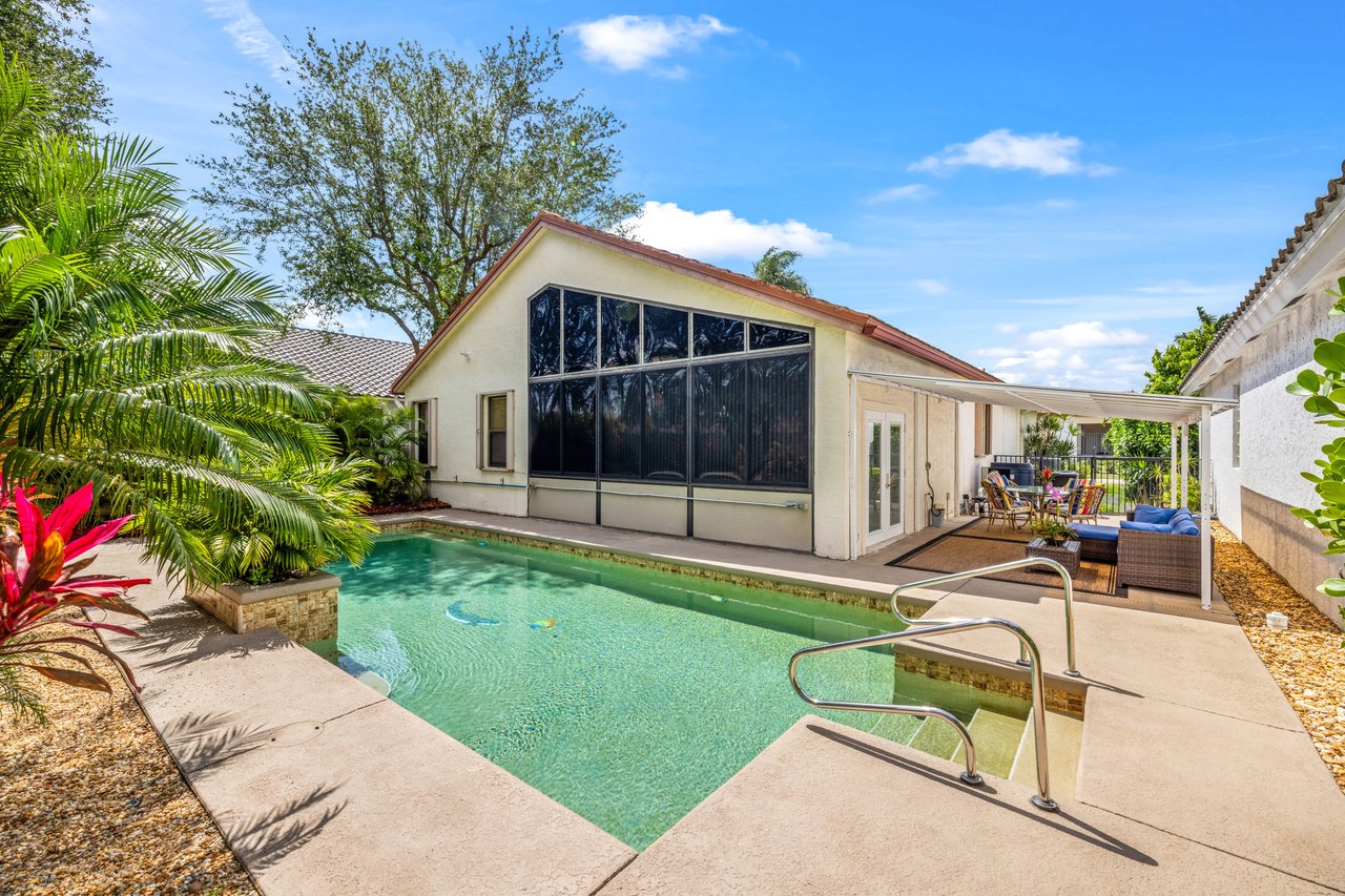 10056 Lexington Cir N