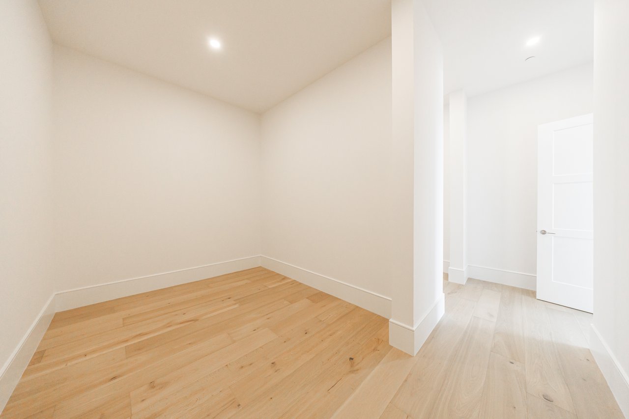 2425 Peachtree Road Unit 1806