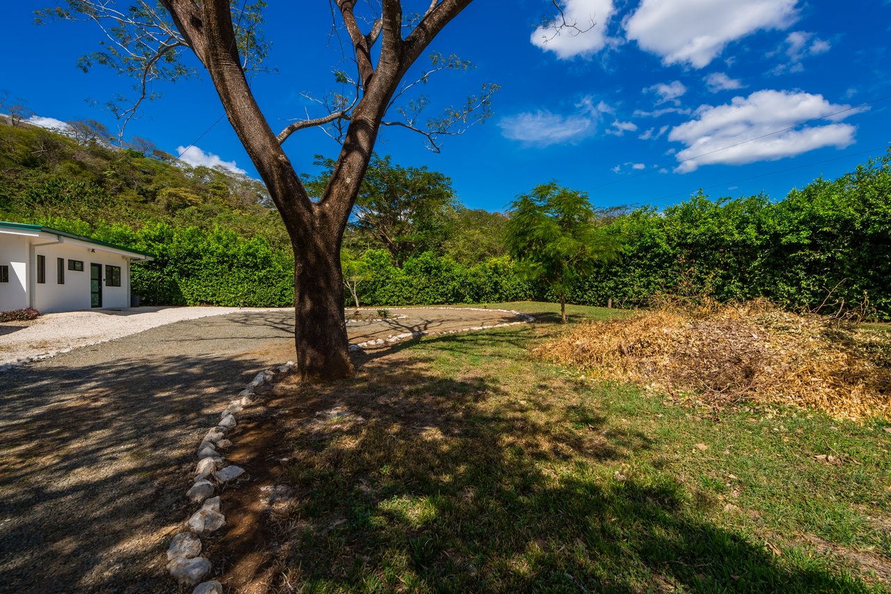 V-Stella Ju | House with Pool and Mixed-Use Land for Sale Near Finca Panamá, Costa Rica