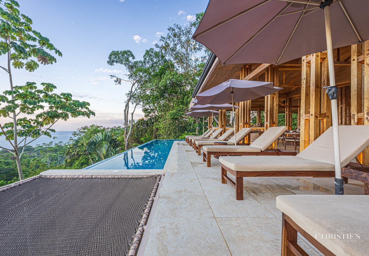 Luxury Hotel Boutique with Ocean Views | Walking distance to the beach | 13.2 Acres