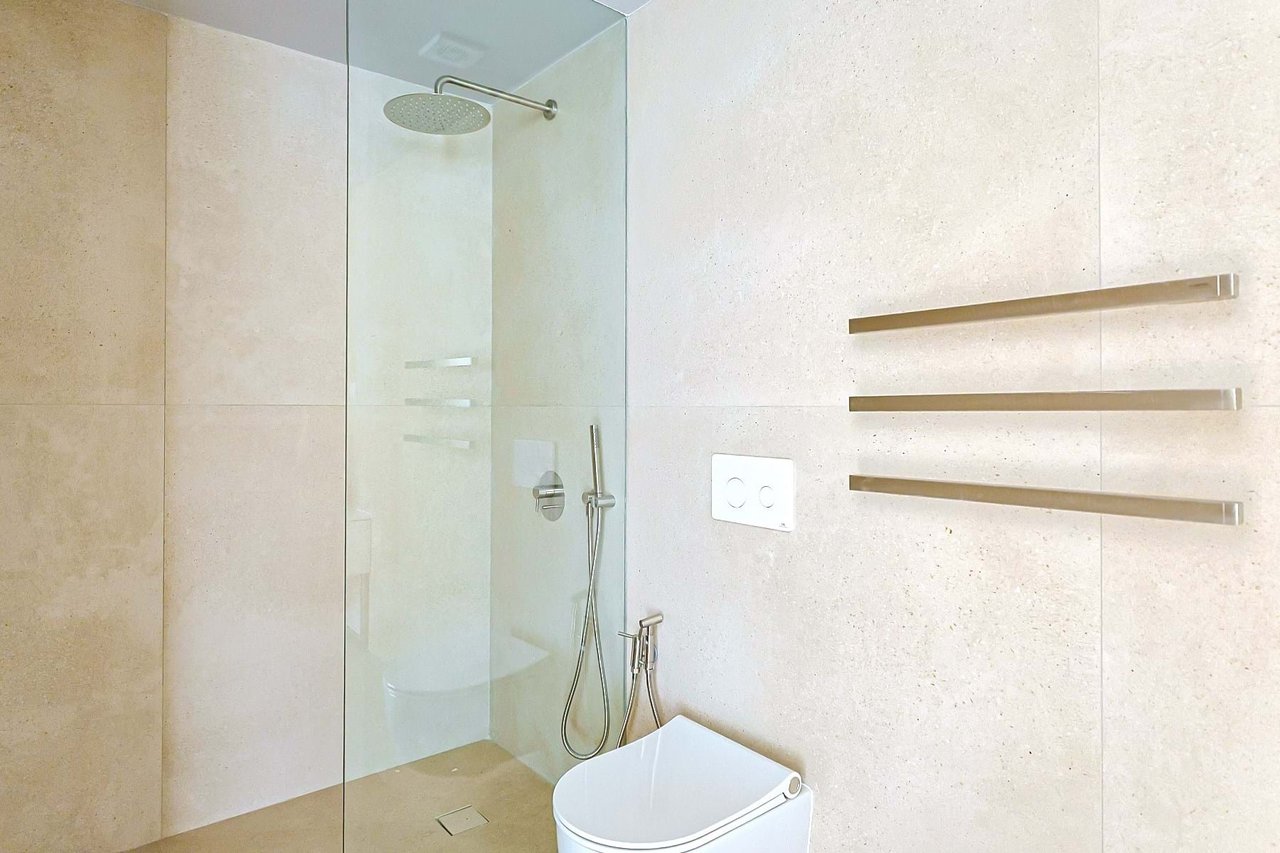 Stylish 2-Bedroom Apartment in the Heart of Lisbon with Exceptional Amenities